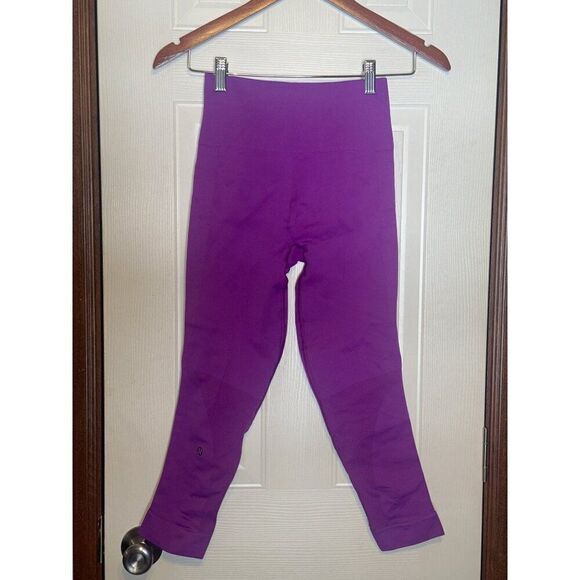 Lululemon Zone in Crop Purple Leggings Size 6 - Picture 6 of 15